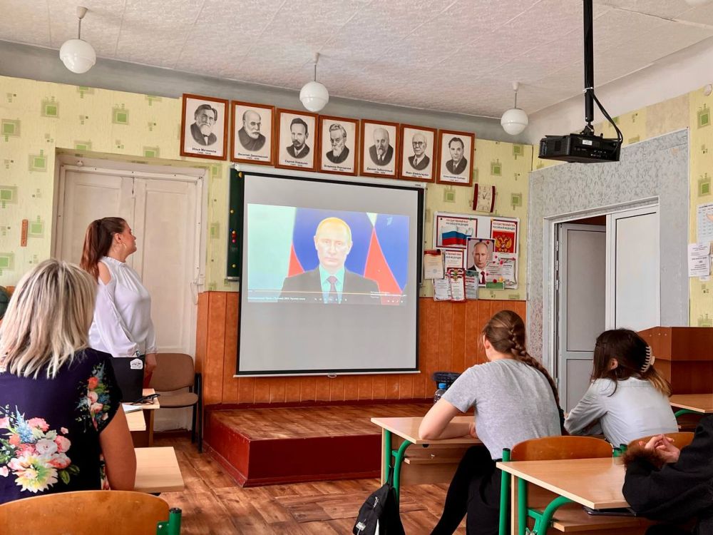 В рамках Всероссийской акции «Из Крыма и Севастополя с любовью», приуроченной ко Дню воссоединения Крыма с Российской Федерацией, Управа Ворошиловского внутригородского района провела урок памяти «Возвращение в родную... В рамках Всероссийской акции «Из Крыма и Севастополя с любовью», приуроченной ко Дню воссоединения Крыма с Российской Федерацией, Управа Ворошиловского внутригородского района провела урок памяти «Возвращение в родную...