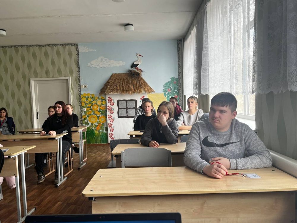 Всероссийский урок памяти «Возвращение в родную гавань» успешно прошел в Свободненской школе Всероссийский урок памяти «Возвращение в родную гавань» успешно прошел в Свободненской школе