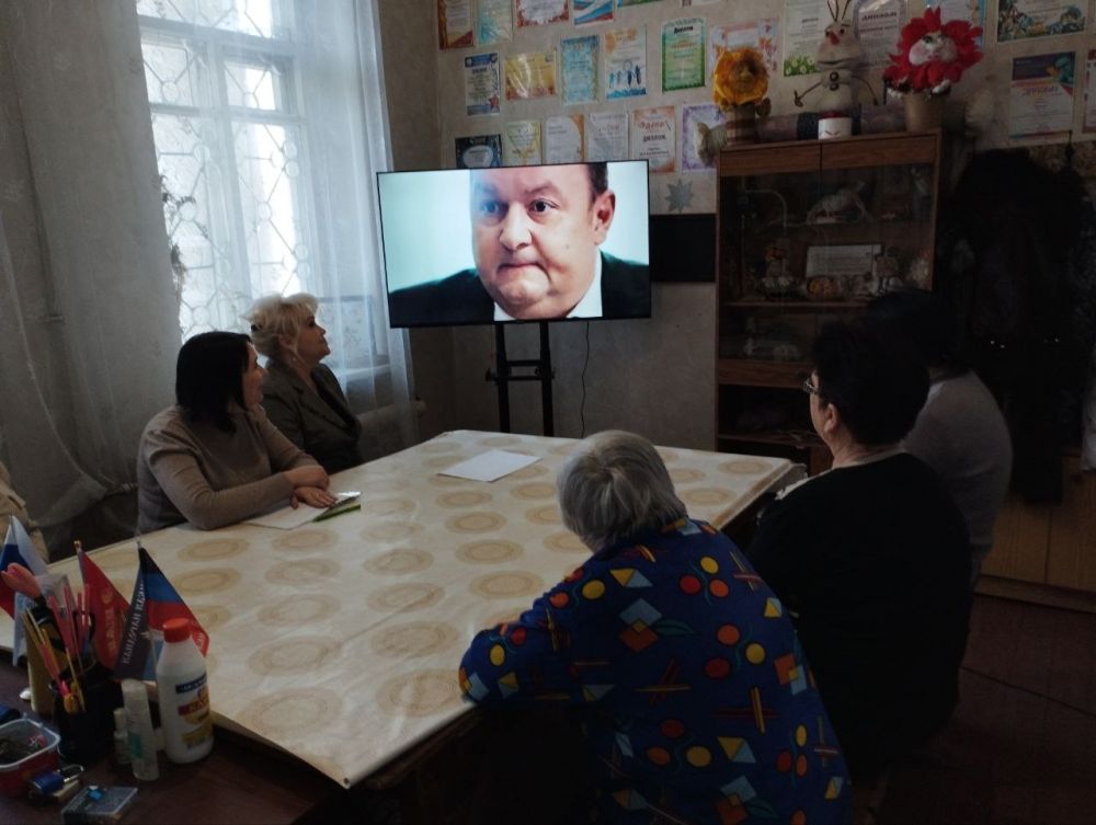 18 марта, в Зуевском городском доме культуры прошел показ тематического фильма "Пункт пропуска" для сотрудников учреждения на мультимедийном оборудовании ПФКИ ко дню воссоединения Крыма с Россией 18 марта, в Зуевском городском доме культуры прошел показ тематического фильма "Пункт пропуска" для сотрудников учреждения на мультимедийном оборудовании ПФКИ ко дню воссоединения Крыма с Россией