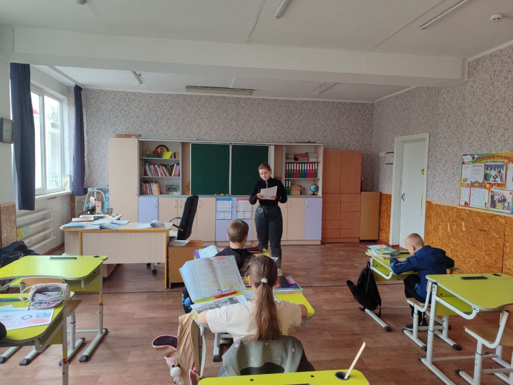 18.03.2025г.ДНР, пгт. Ольгинка. Сотрудники МБУ "Ольгинский ДК" провели Всероссийский урок памяти " Возвращение в гавань", посвященный присоединению Крыма к России. #Историяпамяти 18.03.2025г.ДНР, пгт. Ольгинка. Сотрудники МБУ "Ольгинский ДК" провели Всероссийский урок памяти " Возвращение в гавань", посвященный присоединению Крыма к России. #Историяпамяти