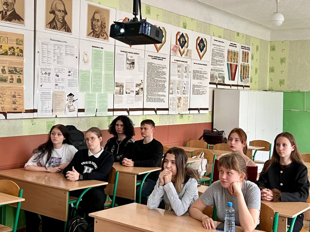 В рамках Всероссийской акции «Из Крыма и Севастополя с любовью», приуроченной ко Дню воссоединения Крыма с Российской Федерацией, Управа Ворошиловского внутригородского района провела урок памяти «Возвращение в родную... В рамках Всероссийской акции «Из Крыма и Севастополя с любовью», приуроченной ко Дню воссоединения Крыма с Российской Федерацией, Управа Ворошиловского внутригородского района провела урок памяти «Возвращение в родную...