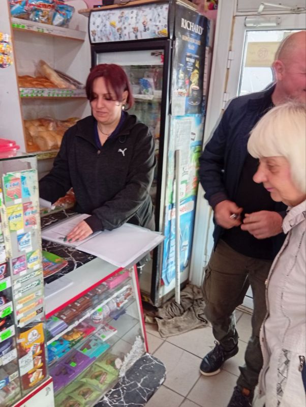 В Петровском районе города Донецка прошел плановый рейд Народного контроля по соблюдению правил торговли и санитарных норм В Петровском районе города Донецка прошел плановый рейд Народного контроля по соблюдению правил торговли и санитарных норм