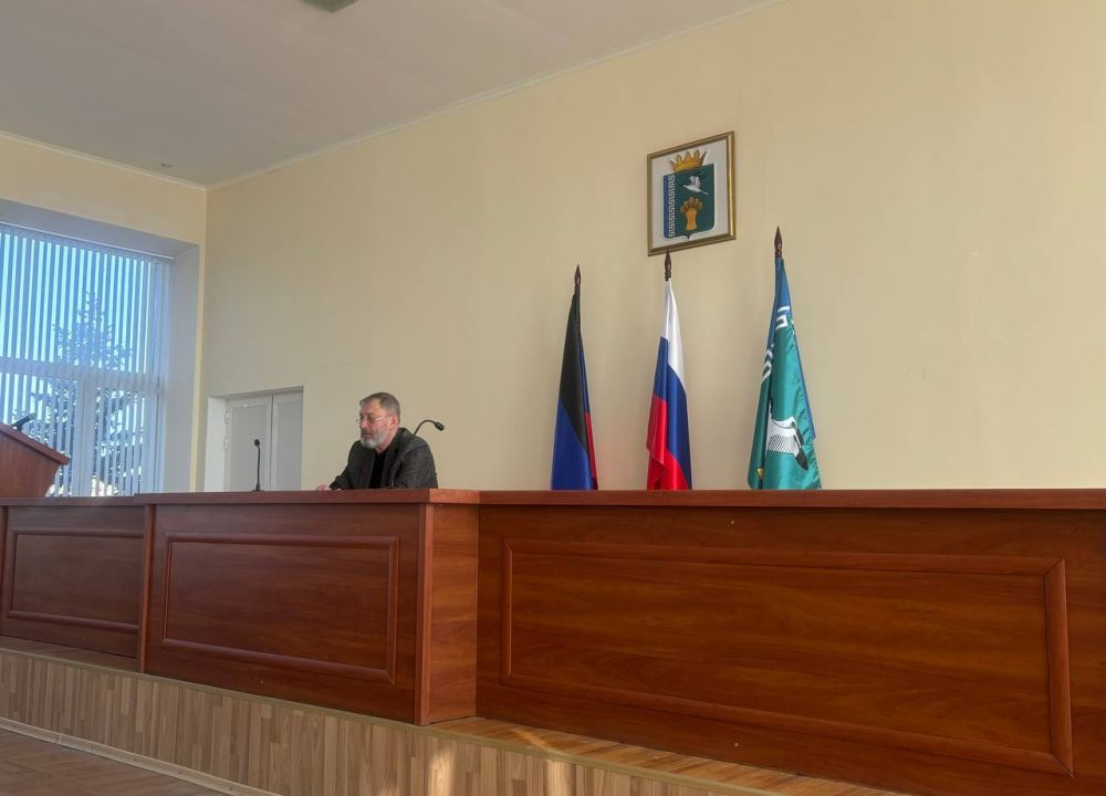 Глава муниципального образования Мангушский муниципальный округ, секретарь местного отделения Всероссийской политической партии «Единая Россия» Борис Трима провел встречу с секретарями первичных отделений Мангушского... Глава муниципального образования Мангушский муниципальный округ, секретарь местного отделения Всероссийской политической партии «Единая Россия» Борис Трима провел встречу с секретарями первичных отделений Мангушского...