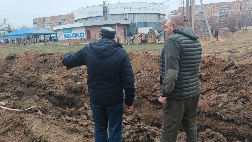 Юрий Будрин: Сегодня, 18.03.2025, руководитель Управы Кировского внутригородского района Администрации городского округа Донецк ДНР Алексей Дмитрюк совместно с заместителями руководителя Управы Александром Дёмином и Романом... Юрий Будрин: Сегодня, 18.03.2025, руководитель Управы Кировского внутригородского района Администрации городского округа Донецк ДНР Алексей Дмитрюк совместно с заместителями руководителя Управы Александром Дёмином и Романом...