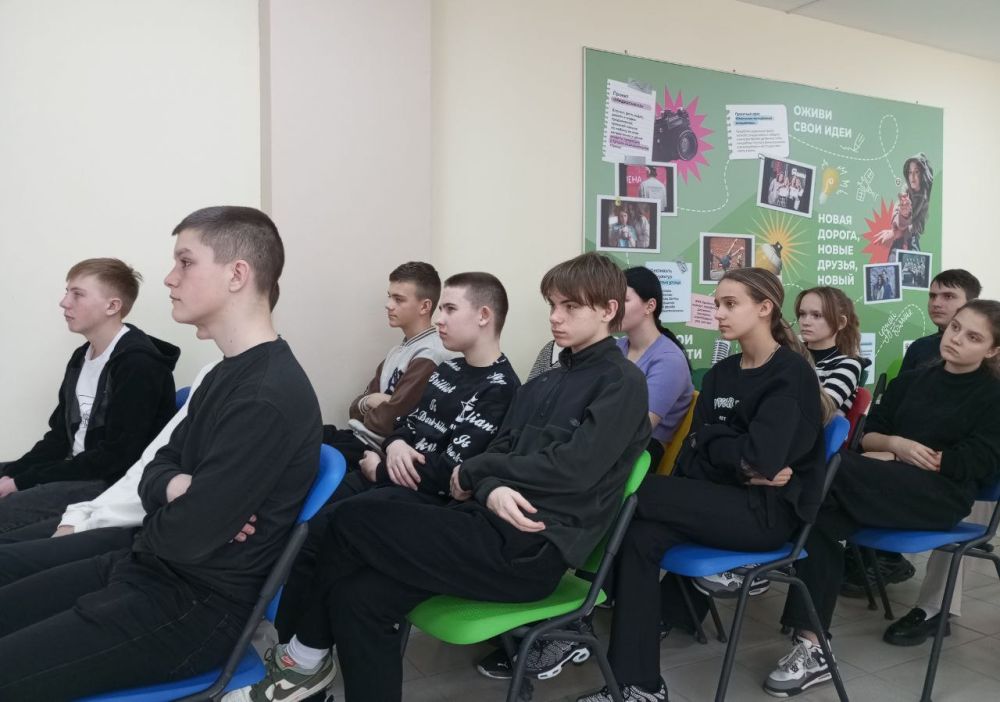 Литературный час «Журавли нашей памяти» прошел сегодня с учащимися 8-Б класса школы №5 Литературный час «Журавли нашей памяти» прошел сегодня с учащимися 8-Б класса школы №5