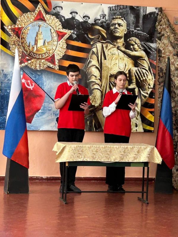 Сегодня в ГБОУ «ШКОЛА №4 ЯИНОВАТСКОГО М.О» состоялось торжественное мероприятие — открытие "Парты Героя" в рамках Всероссийского проекта партии "Единая Россия" Сегодня в ГБОУ «ШКОЛА №4 ЯИНОВАТСКОГО М.О» состоялось торжественное мероприятие — открытие "Парты Героя" в рамках Всероссийского проекта партии "Единая Россия"