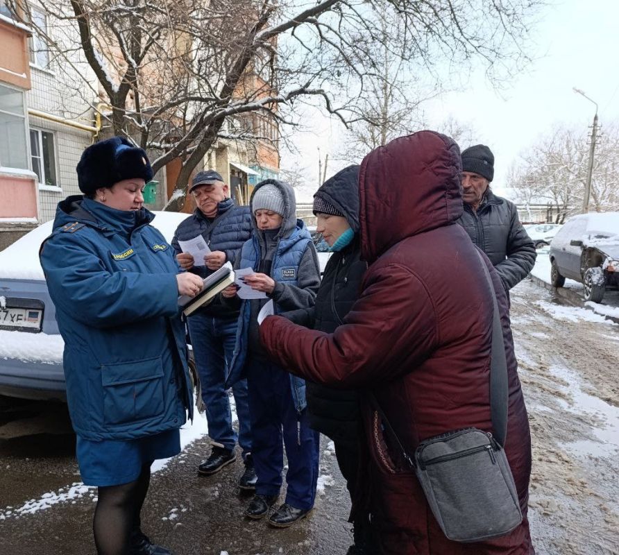 Продолжаются встречи с жителями Ленинского района города Донецка Продолжаются встречи с жителями Ленинского района города Донецка