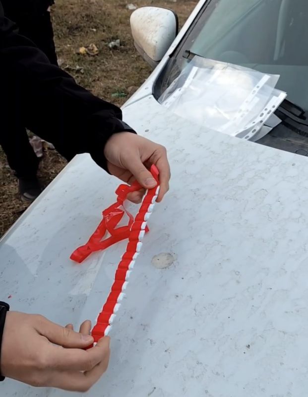 Полицейские изъяли 40 свертков с наркотиками у жителя Буденновского района Донецка Полицейские изъяли 40 свертков с наркотиками у жителя Буденновского района Донецка