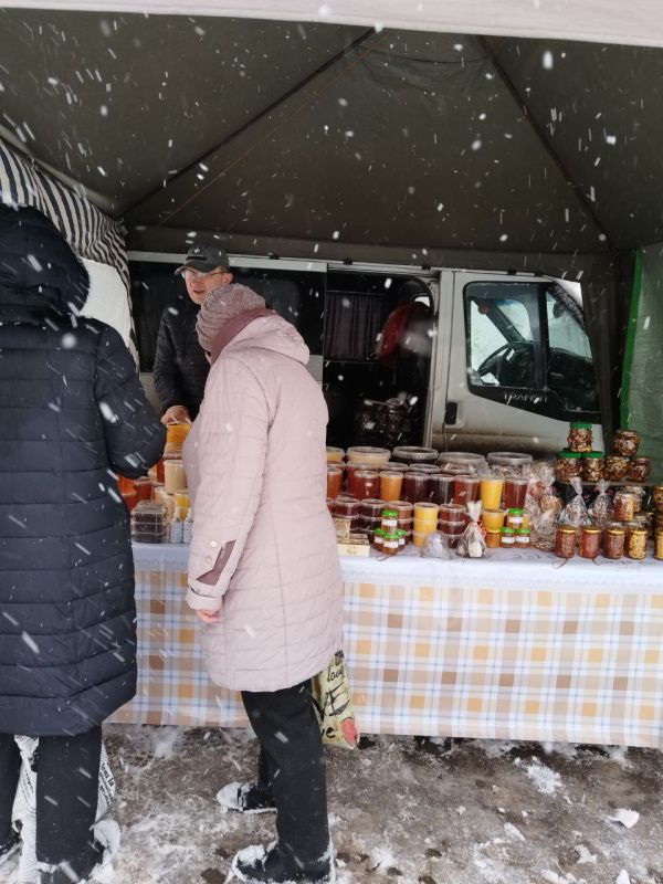В Ждановке прошла ярмарка В Ждановке прошла ярмарка
