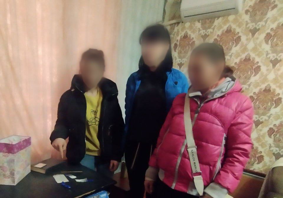 Полицейские изъяли более 10 граммов синтетического наркотика у жительницы Червоногвардейского района Макеевки Полицейские изъяли более 10 граммов синтетического наркотика у жительницы Червоногвардейского района Макеевки