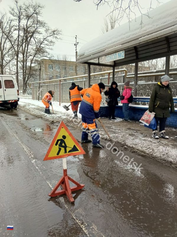Борьба с последствиями непогоды в городе продолжается Борьба с последствиями непогоды в городе продолжается