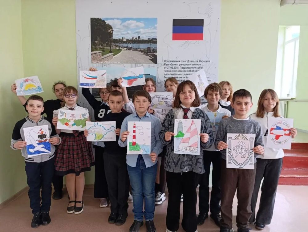 В образовательных учреждениях Докучаевска прошли мероприятия ко Дню воссоединения Крыма с Россией В образовательных учреждениях Докучаевска прошли мероприятия ко Дню воссоединения Крыма с Россией