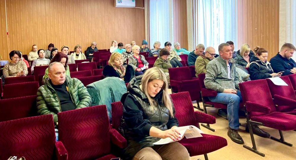 Михаил Меренков: Сегодня первый заместитель руководителя Управы Буденновского внутригородского района Елена Булавицкая провела аппаратное совещание с участием депутата Народного совета Донецкой Народной Республики Юрия... Михаил Меренков: Сегодня первый заместитель руководителя Управы Буденновского внутригородского района Елена Булавицкая провела аппаратное совещание с участием депутата Народного совета Донецкой Народной Республики Юрия...