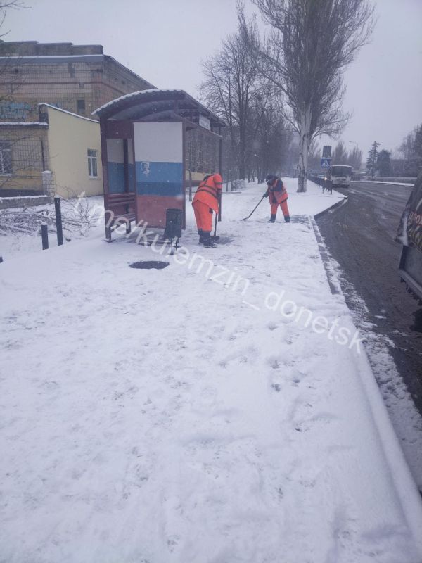 Борьба с последствиями непогоды в городе продолжается Борьба с последствиями непогоды в городе продолжается