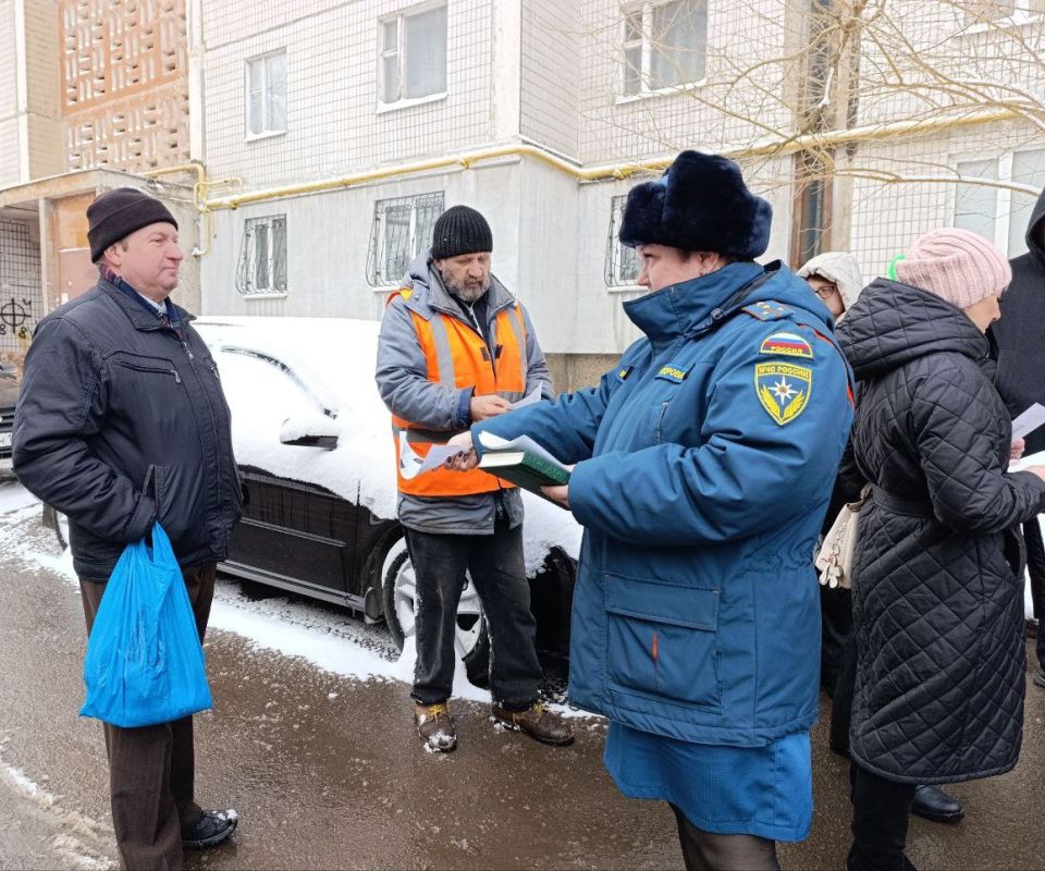 Продолжаются встречи с жителями Ленинского района города Донецка Продолжаются встречи с жителями Ленинского района города Донецка