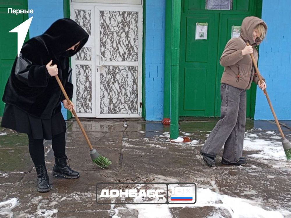 Активисты Движения Первых всегда помогут в непогоду Активисты Движения Первых всегда помогут в непогоду