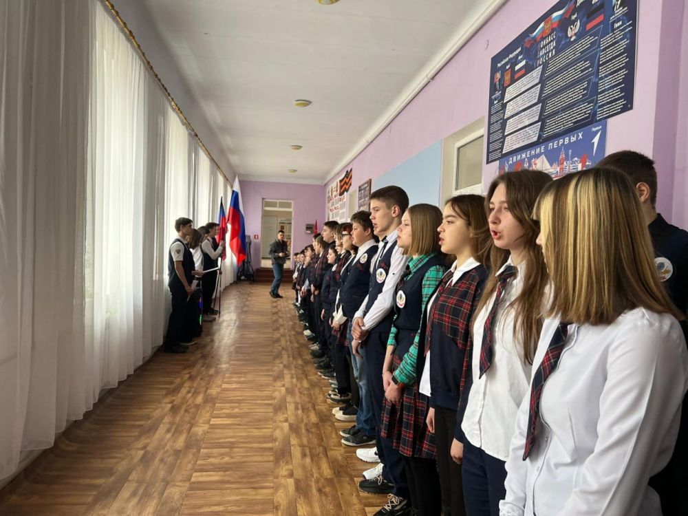 В образовательных учреждениях Докучаевска прошли мероприятия ко Дню воссоединения Крыма с Россией В образовательных учреждениях Докучаевска прошли мероприятия ко Дню воссоединения Крыма с Россией