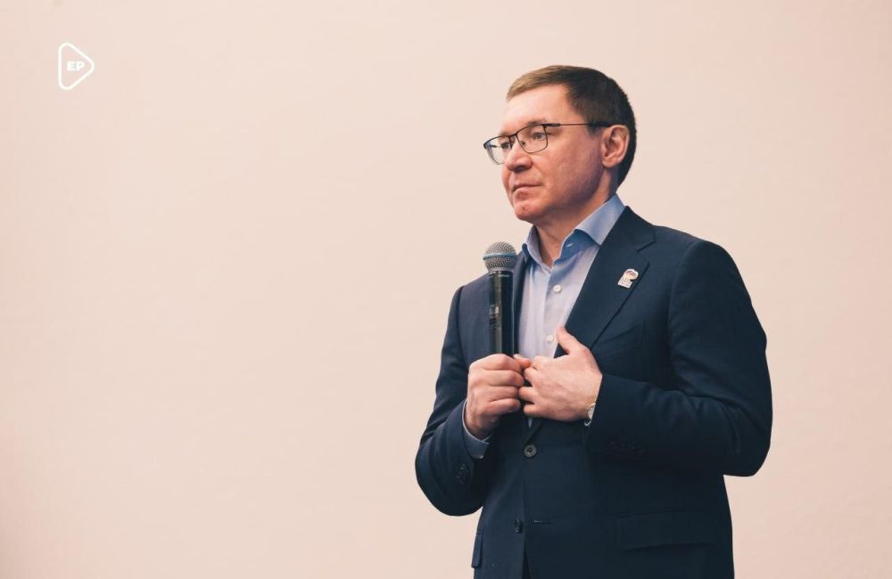 Курс на командность: Владимир Якушев поставил задачи региональным исполкомам Единой России Курс на командность: Владимир Якушев поставил задачи региональным исполкомам Единой России
