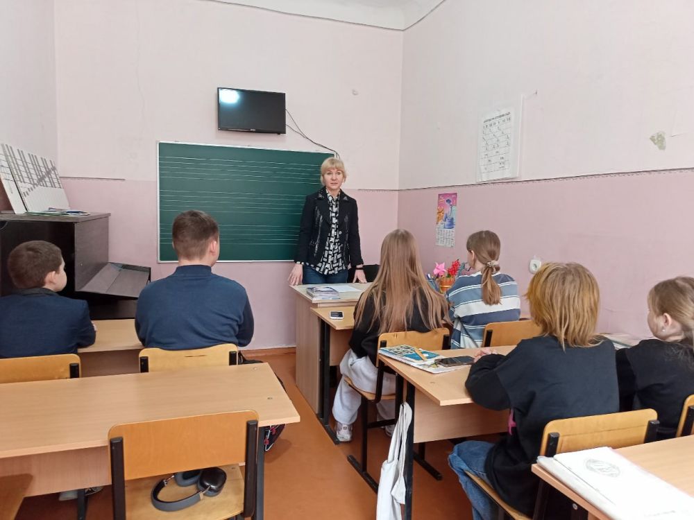 18.03.2025 в Зугрэсской детской школе искусств преп 18.03.2025 в Зугрэсской детской школе искусств преп