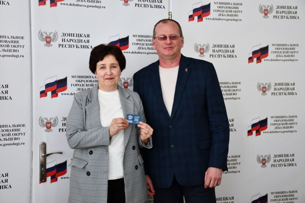 Сергей Желновач: Сегодня, 19 марта, в городе Дебальцево новым членам партии «Единая Россия» вручили членские билеты! Сергей Желновач: Сегодня, 19 марта, в городе Дебальцево новым членам партии «Единая Россия» вручили членские билеты!
