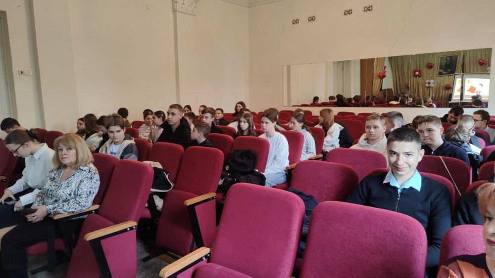 Николай Михайлов: 19 марта в Старобешевской школе искусств состоялась четвертая лекция из цикла лекций, посвященных Году Защитника Отечества «Великая Отечественная война. Страницы истории» Николай Михайлов: 19 марта в Старобешевской школе искусств состоялась четвертая лекция из цикла лекций, посвященных Году Защитника Отечества «Великая Отечественная война. Страницы истории»