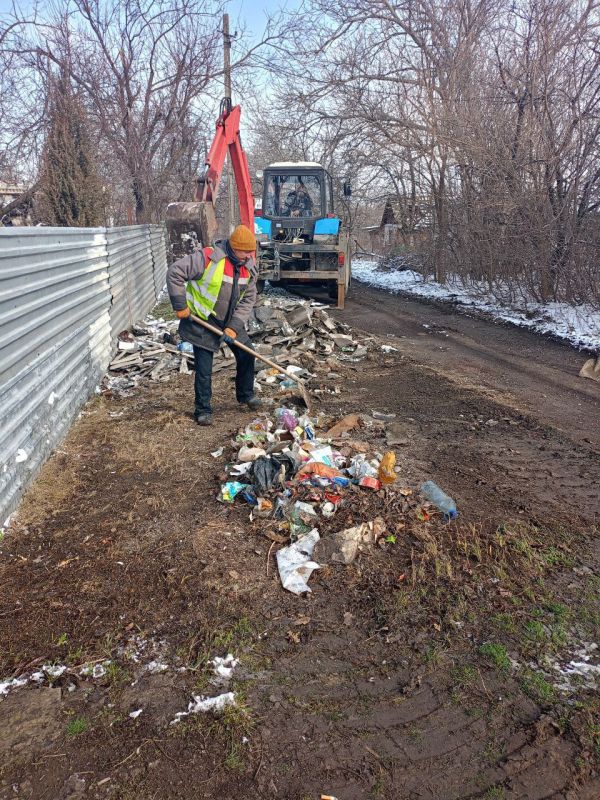 Константин Зинченко: Недавно в Волновахское отделение общественной приемной «Единой России» ко мне на прием обратился житель Ольгинки, который столкнулся с проблемой вывоза строительного мусора, скопившегося возле двора его... Константин Зинченко: Недавно в Волновахское отделение общественной приемной «Единой России» ко мне на прием обратился житель Ольгинки, который столкнулся с проблемой вывоза строительного мусора, скопившегося возле двора его...