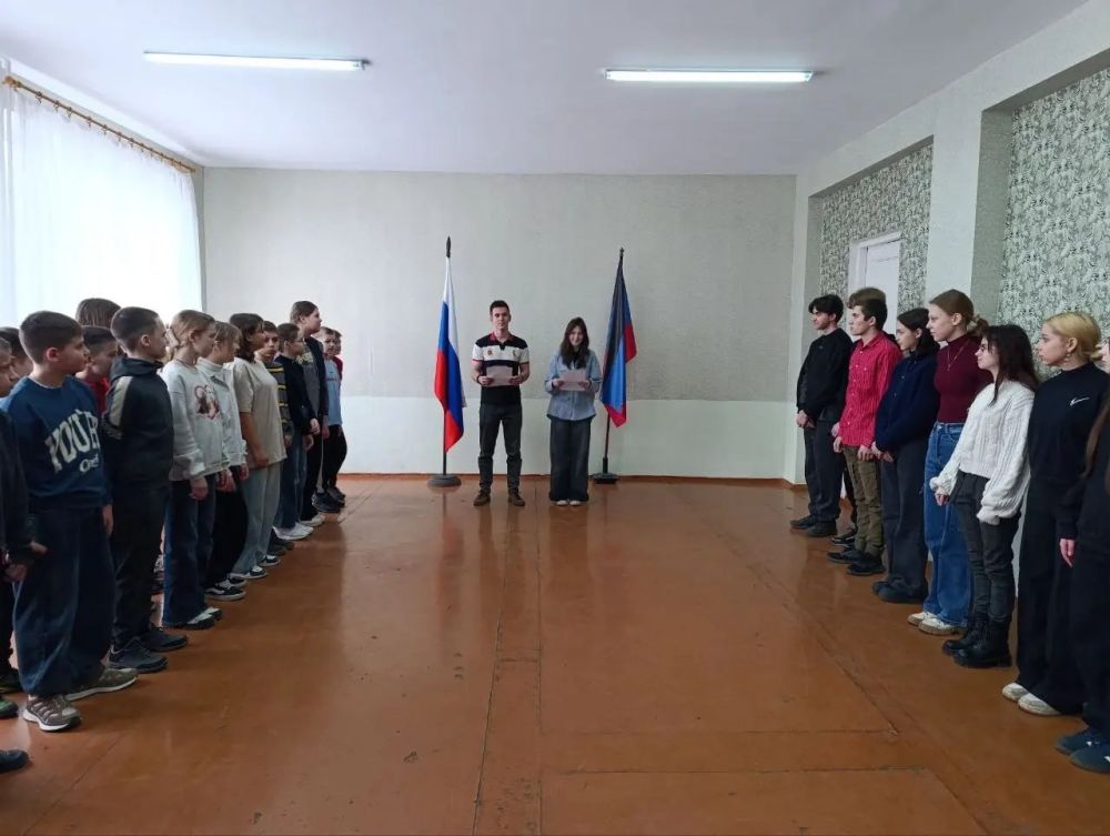 В образовательных учреждениях Докучаевска прошли мероприятия ко Дню воссоединения Крыма с Россией В образовательных учреждениях Докучаевска прошли мероприятия ко Дню воссоединения Крыма с Россией