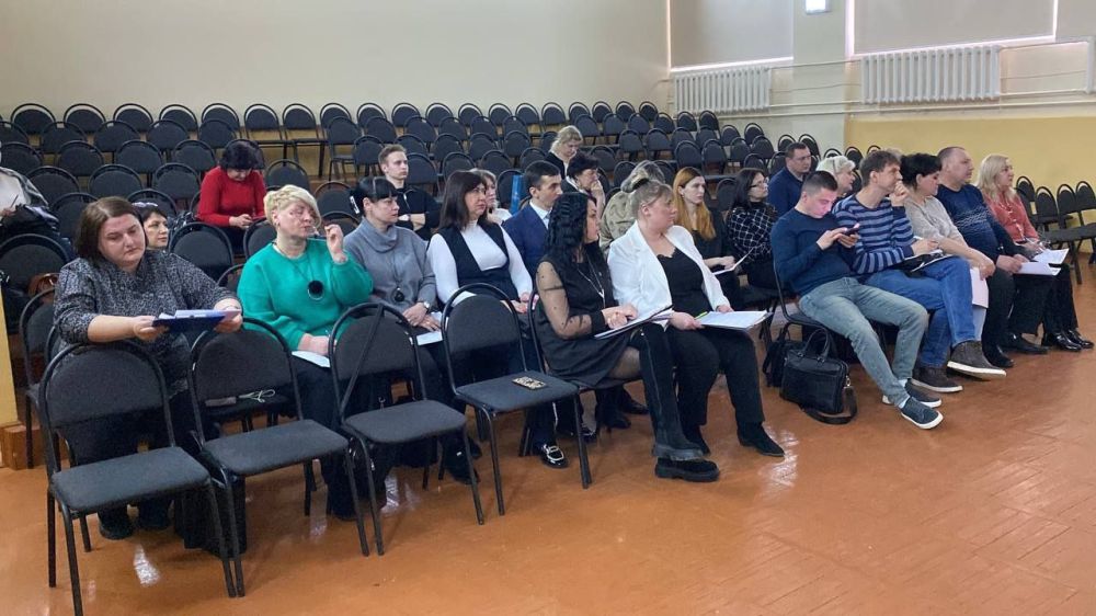 Поделились опытом: в Макеевке прошло выездное заседание секретарей первичек Единой России Поделились опытом: в Макеевке прошло выездное заседание секретарей первичек Единой России