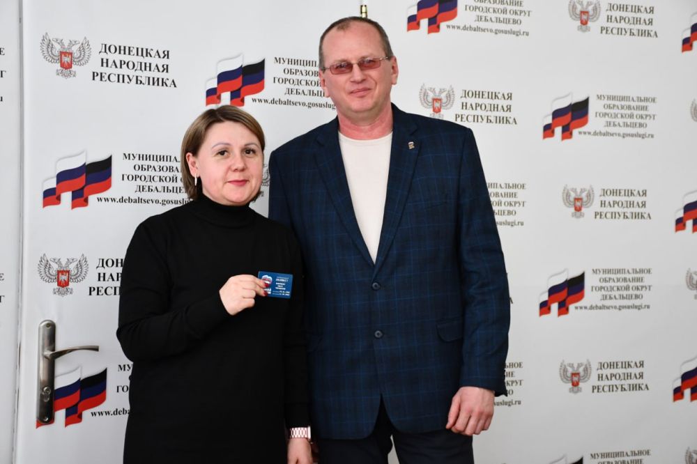 Сергей Желновач: Сегодня, 19 марта, в городе Дебальцево новым членам партии «Единая Россия» вручили членские билеты! Сергей Желновач: Сегодня, 19 марта, в городе Дебальцево новым членам партии «Единая Россия» вручили членские билеты!