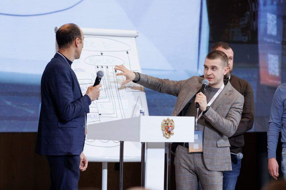 Председатель Старобешевского муниципального совета Донецкой Народной Республики Дмитрий Блинов, заместитель председателя Старобешевского муниципального совета Алексей Черкашин и заместитель главы Администрации... Председатель Старобешевского муниципального совета Донецкой Народной Республики Дмитрий Блинов, заместитель председателя Старобешевского муниципального совета Алексей Черкашин и заместитель главы Администрации...