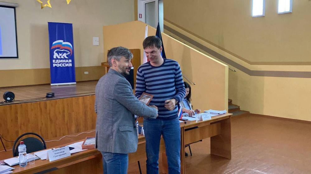 Поделились опытом: в Макеевке прошло выездное заседание секретарей первичек Единой России Поделились опытом: в Макеевке прошло выездное заседание секретарей первичек Единой России