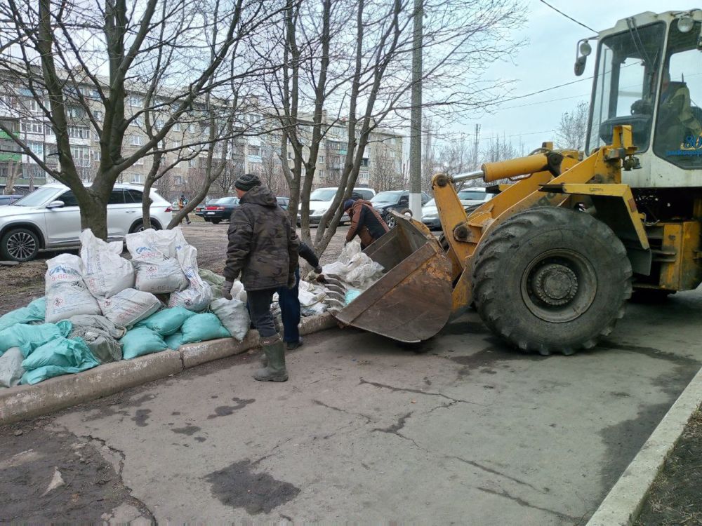В Снежном подвели итоги первого в этом году общереспубликанского субботника В Снежном подвели итоги первого в этом году общереспубликанского субботника