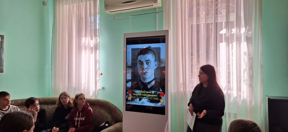 Мероприятие в музее. В Год 80-летия Великой Победы советского народа над нацистскими и фашистскими захватчиками, сотрудники музея космонавта Георгия Берегового продолжают знакомить жителей Енакиево с нашими Героями, которые... Мероприятие в музее. В Год 80-летия Великой Победы советского народа над нацистскими и фашистскими захватчиками, сотрудники музея космонавта Георгия Берегового продолжают знакомить жителей Енакиево с нашими Героями, которые...