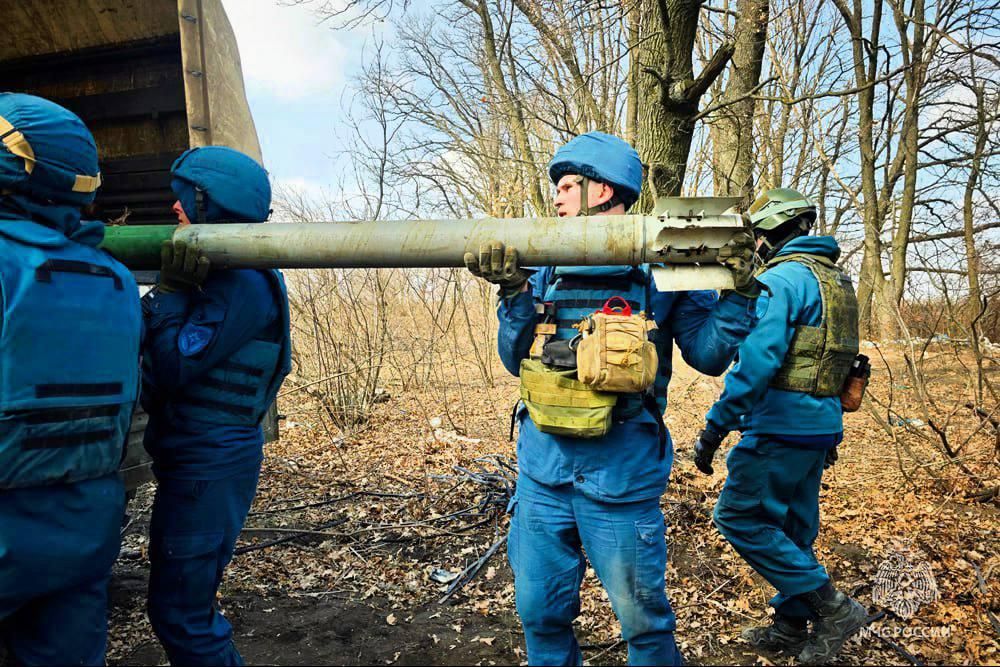 МЧС России успешно разминировало почти 480 боеприпасов, найденные сотрудниками МВД по ДНР на освобожденных территориях МЧС России успешно разминировало почти 480 боеприпасов, найденные сотрудниками МВД по ДНР на освобожденных территориях