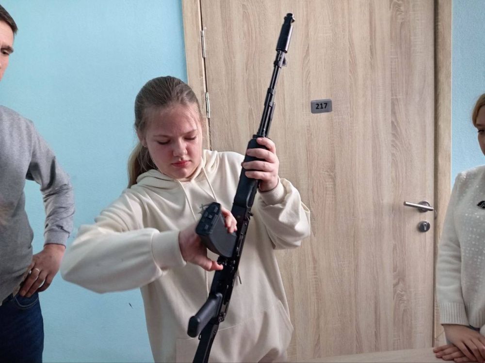 В ГБОУ " Волновахская школа №2 Волновахского м.о." полным ходом идёт подготовка обучающихся к муниципальному этапу Всероссийской военно-патриотической игры "Зарница 2.0" В ГБОУ " Волновахская школа №2 Волновахского м.о." полным ходом идёт подготовка обучающихся к муниципальному этапу Всероссийской военно-патриотической игры "Зарница 2.0"