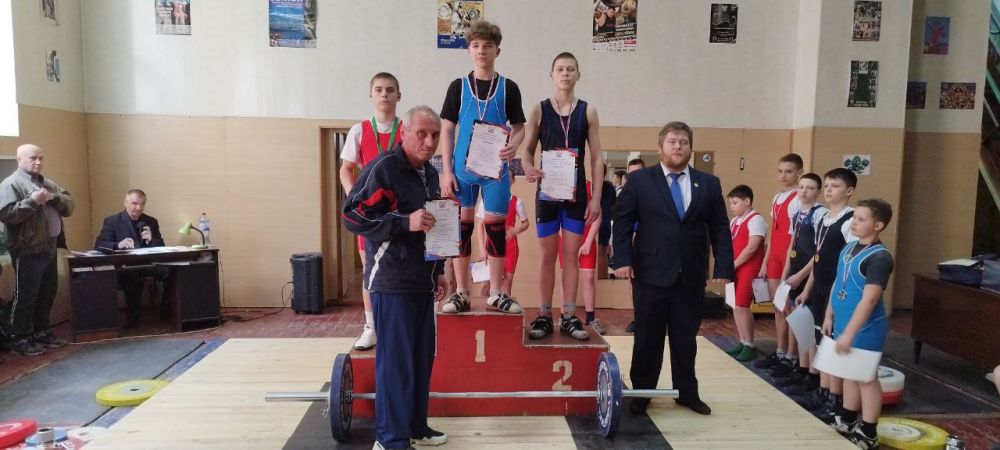 С 17 по 19 марта в г.Донецк в СК "Динамо" проходил Чемпионат Донецкой Народной Республики среди мужчин и женщин, Республиканские соревнования по тяжелой атлетике среди юношей и девушек (10-12 лет, 13-15 лет) памяти... С 17 по 19 марта в г.Донецк в СК "Динамо" проходил Чемпионат Донецкой Народной Республики среди мужчин и женщин, Республиканские соревнования по тяжелой атлетике среди юношей и девушек (10-12 лет, 13-15 лет) памяти...