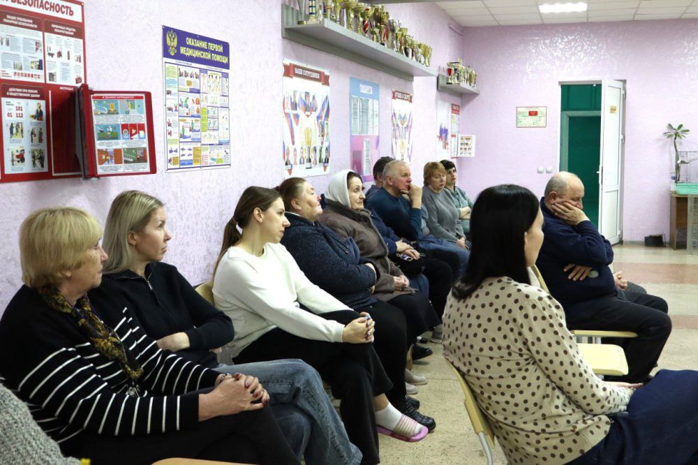 Валентина Харлашка: 19 марта совместно с заместителем главы Администрации городского округа Ириной Сидякиной, провела встречу с жителями города в МБУК «Детско-юношеская спортивная школа №1 г.Макеевка» Валентина Харлашка: 19 марта совместно с заместителем главы Администрации городского округа Ириной Сидякиной, провела встречу с жителями города в МБУК «Детско-юношеская спортивная школа №1 г.Макеевка»