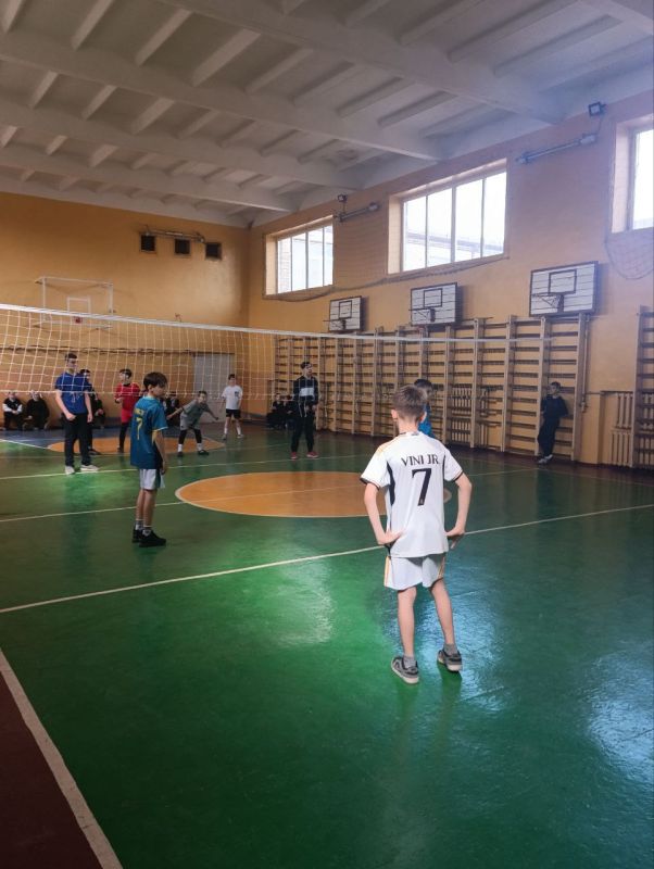 В Ждановке прошло городское соревнование по пионерболу В Ждановке прошло городское соревнование по пионерболу