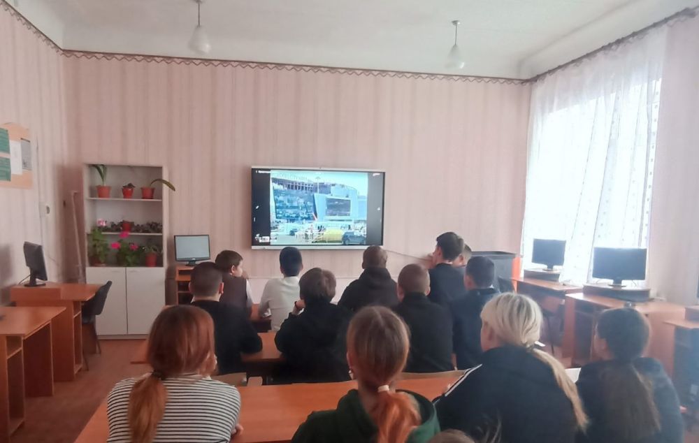 В школе №2 Снежного прошло мероприятие к годовщине трагедии в Крокус Сити Холле В школе №2 Снежного прошло мероприятие к годовщине трагедии в Крокус Сити Холле