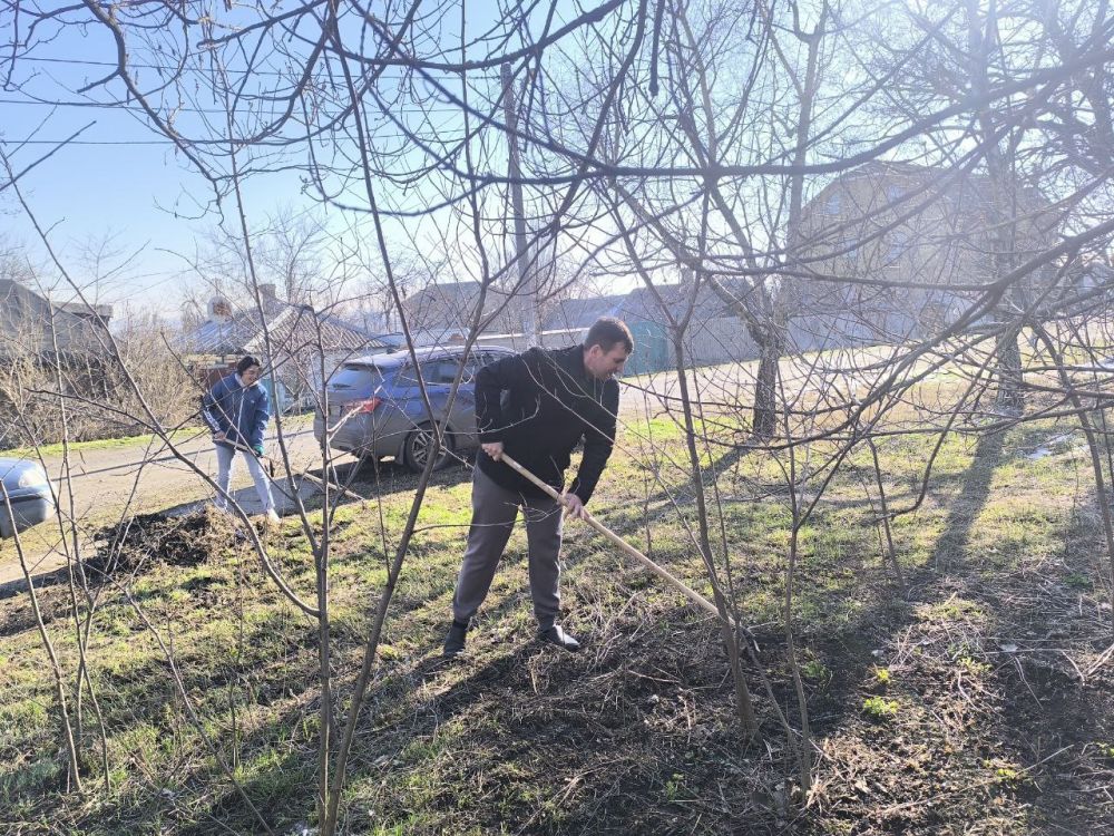 Сегодня, 20 марта, в Ленинском внутригородском районе г. Донецка в рамках проекта ВПП «Единая Россия» «Городская среда» прошел единый санитарный день «Чистый четверг» Сегодня, 20 марта, в Ленинском внутригородском районе г. Донецка в рамках проекта ВПП «Единая Россия» «Городская среда» прошел единый санитарный день «Чистый четверг»