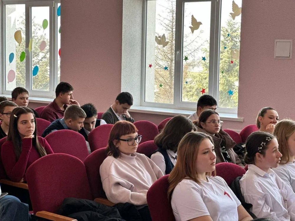 Диалог на равных. Для Первых Докучаевска прошла Классная встреча с заместителем Председателя Народного Совета Донецкой Народной Республики Андреем Крамаром Диалог на равных. Для Первых Докучаевска прошла Классная встреча с заместителем Председателя Народного Совета Донецкой Народной Республики Андреем Крамаром