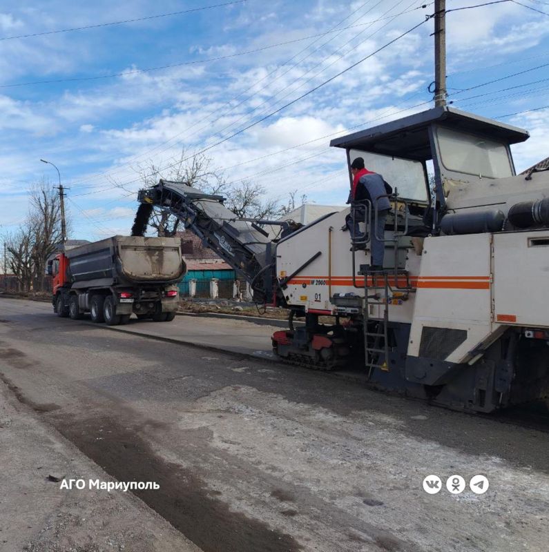 В Мариуполе продолжается улучшение дорожной инфраструктуры В Мариуполе продолжается улучшение дорожной инфраструктуры