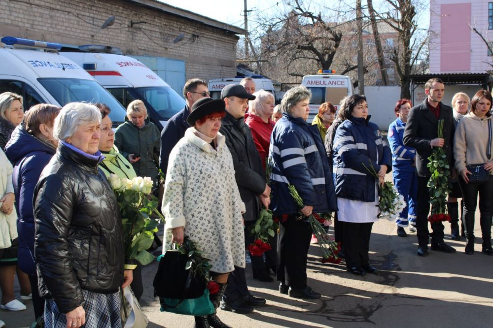 Иван Приходько: Сегодня, 20 марта, в Горловке состоялась церемония открытия мемориальной доски фельдшеру выездной бригады скорой медицинской помощи – Ольге Николаевне Горбовской Иван Приходько: Сегодня, 20 марта, в Горловке состоялась церемония открытия мемориальной доски фельдшеру выездной бригады скорой медицинской помощи – Ольге Николаевне Горбовской
