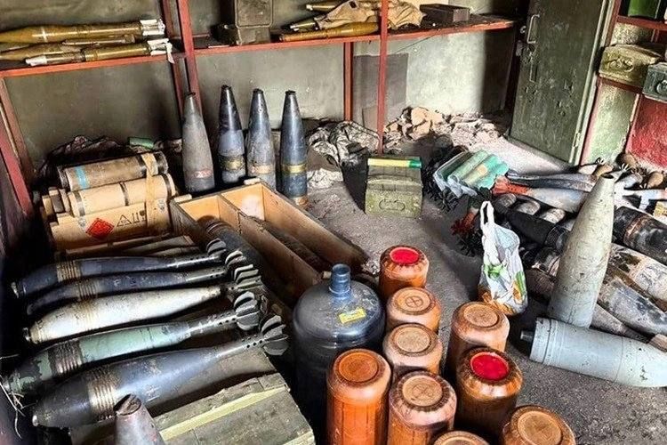 Шаг за шагом к мирной жизни: полиция и МЧС обезвреживают боеприпасы на освобожденных территориях ДНР Шаг за шагом к мирной жизни: полиция и МЧС обезвреживают боеприпасы на освобожденных территориях ДНР