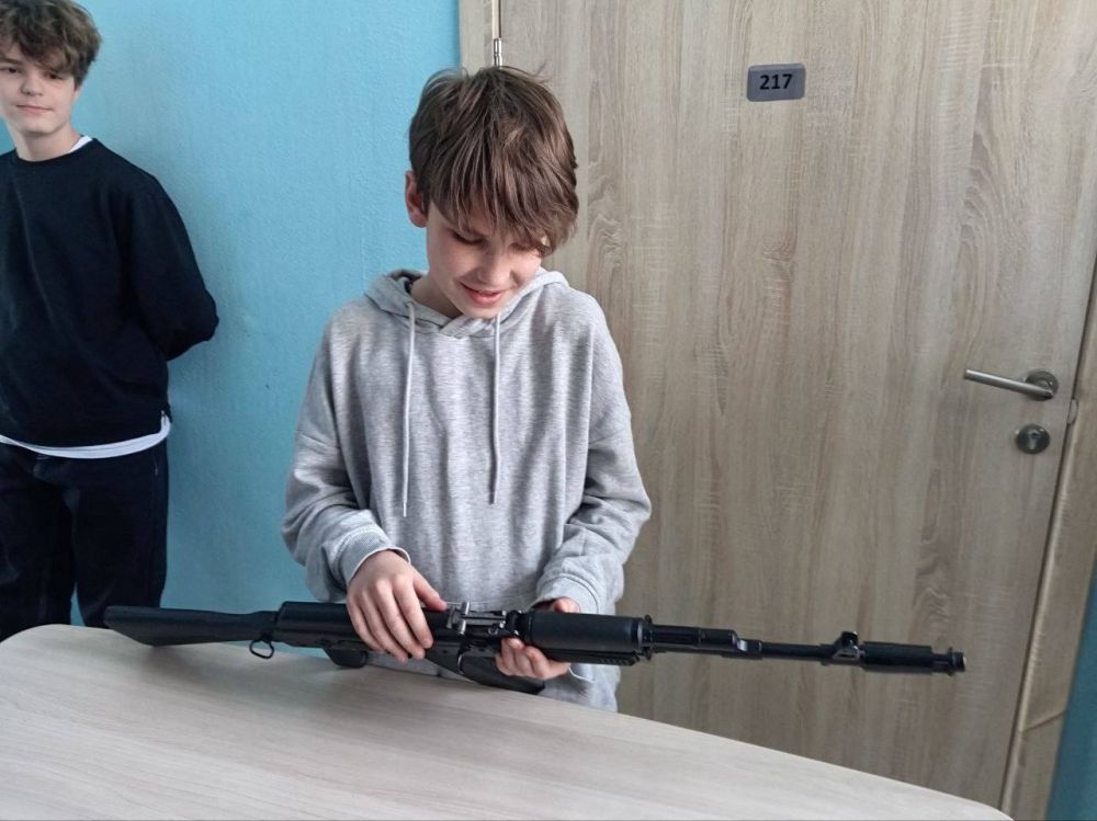 В ГБОУ " Волновахская школа №2 Волновахского м.о." полным ходом идёт подготовка обучающихся к муниципальному этапу Всероссийской военно-патриотической игры "Зарница 2.0" В ГБОУ " Волновахская школа №2 Волновахского м.о." полным ходом идёт подготовка обучающихся к муниципальному этапу Всероссийской военно-патриотической игры "Зарница 2.0"