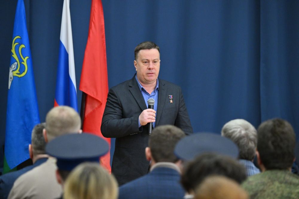 Председатель Народного Совета ДНР Константин Кузьмин вместе с делегацией Московской областной Думы посетили Одинцовскую школу №17 в Подмосковье, где состоялась церемония открытия «Парты Героя» в память об участнике СВО Председатель Народного Совета ДНР Константин Кузьмин вместе с делегацией Московской областной Думы посетили Одинцовскую школу №17 в Подмосковье, где состоялась церемония открытия «Парты Героя» в память об участнике СВО