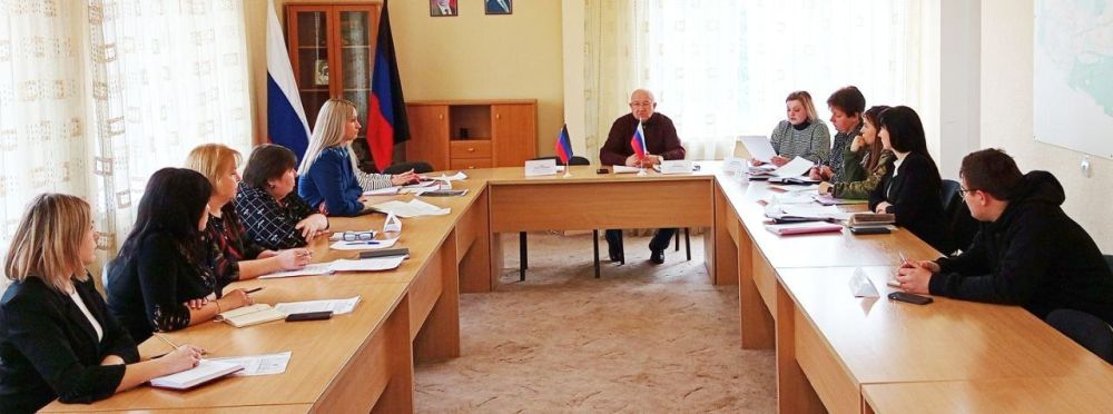 Наталья Бегуненко: В Управе Петровского внутригородского района Администрации городского округа Донецк прошло заседание Комиссии по делам несовершеннолетних и защите их прав, на котором были рассмотрены вопросы по... Наталья Бегуненко: В Управе Петровского внутригородского района Администрации городского округа Донецк прошло заседание Комиссии по делам несовершеннолетних и защите их прав, на котором были рассмотрены вопросы по...