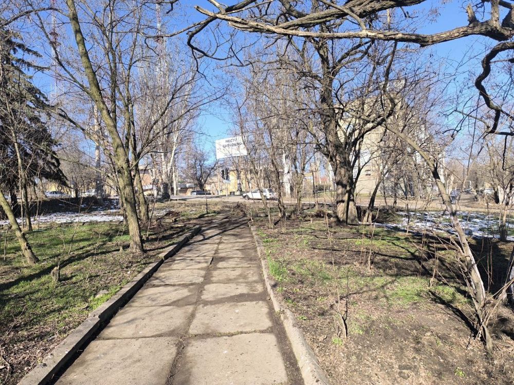 Сегодня, 20 марта, в Ленинском внутригородском районе г. Донецка в рамках проекта ВПП «Единая Россия» «Городская среда» прошел единый санитарный день «Чистый четверг» Сегодня, 20 марта, в Ленинском внутригородском районе г. Донецка в рамках проекта ВПП «Единая Россия» «Городская среда» прошел единый санитарный день «Чистый четверг»