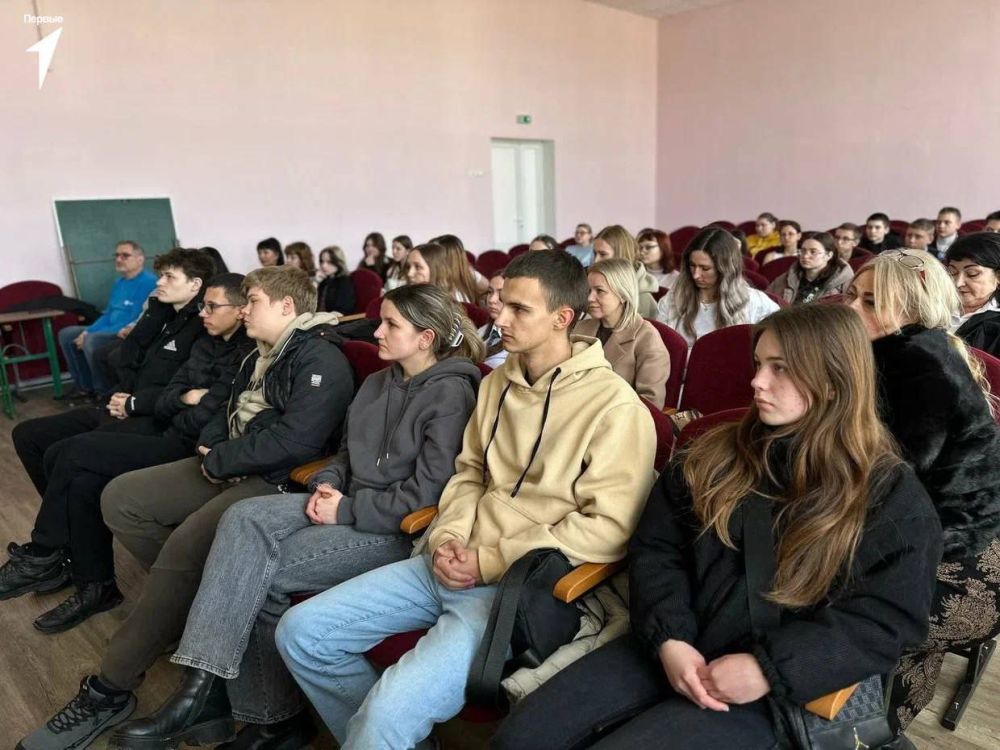 Диалог на равных. Для Первых Докучаевска прошла Классная встреча с заместителем Председателя Народного Совета Донецкой Народной Республики Андреем Крамаром Диалог на равных. Для Первых Докучаевска прошла Классная встреча с заместителем Председателя Народного Совета Донецкой Народной Республики Андреем Крамаром