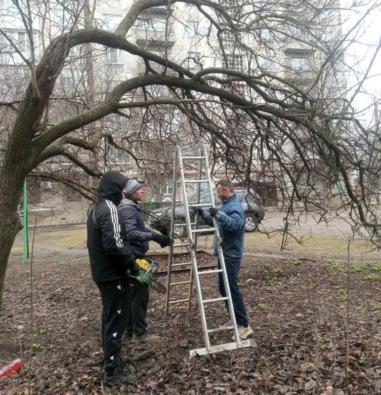 Наталья Бегуненко: Петровский район присоединился к еженедельной акции «Чистый четверг» в рамках реализации партийного проекта «Единой России» «Городская среда» Наталья Бегуненко: Петровский район присоединился к еженедельной акции «Чистый четверг» в рамках реализации партийного проекта «Единой России» «Городская среда»